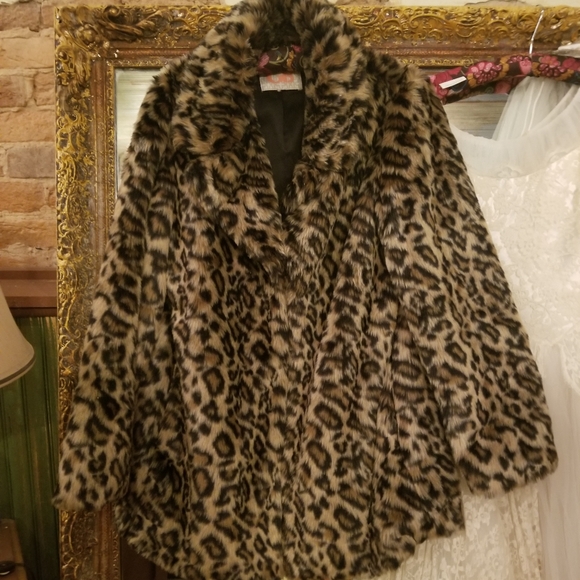 Vintage Jeanne Damas Inspired Fur Coat - Picture 14 of 15